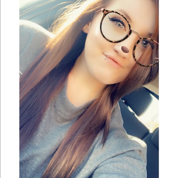 Meet your Posher, Whitney - Picture 1 of 1